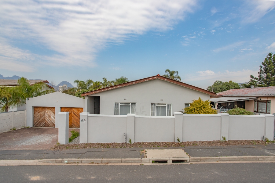 4 Bedroom Property for Sale in Paarl North Western Cape